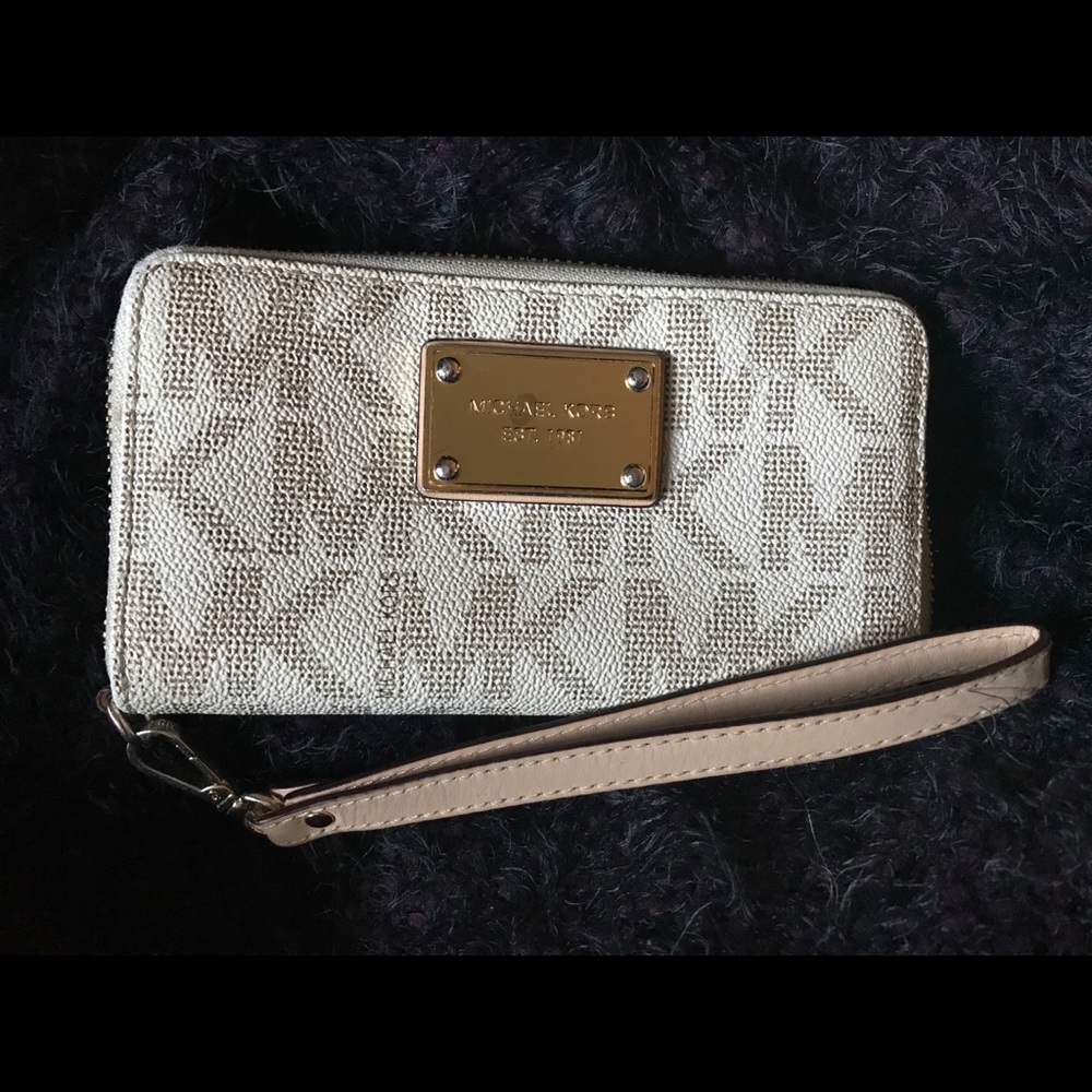 Michael Kors wristlet Jet Set wallet clutch